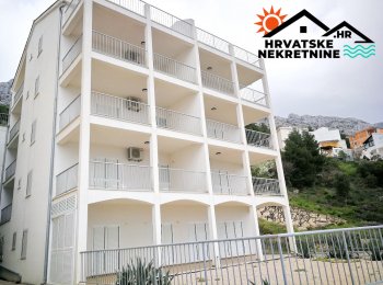 Veliki stan u prizemlju 70 metara od mora u Marušićima