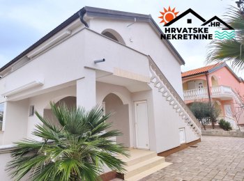 Dva apartmana kao pola kuće nedaleko od plaže