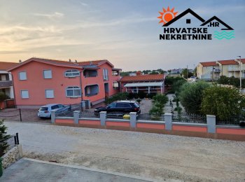 Kuća s apartmanima i konobom