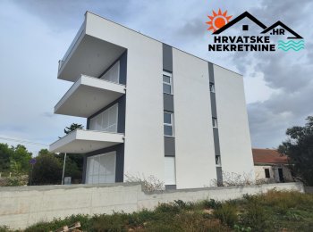 Penthouse 90 metara od plaže - novogradnja!