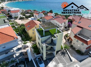 Apartmani s bazenom uz more