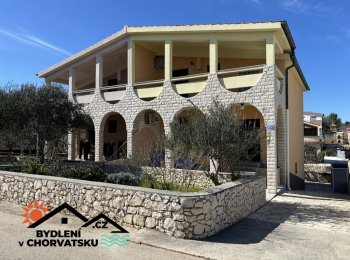 Kuća sa 3 apartmana sa pogledom na more i Velebit