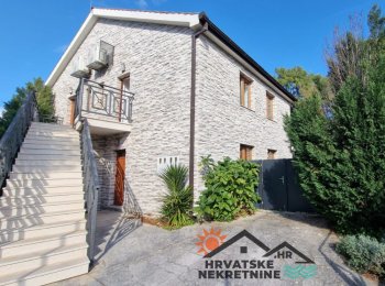 Apartman sa vrtom uz more