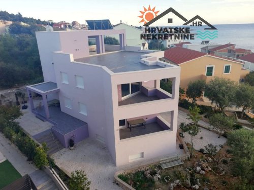 Luksuzna vila sa četiri apartmana uz plažu