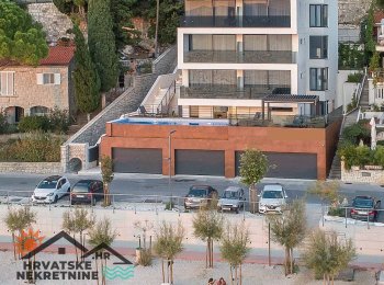 Luksuzni apartmani u vili sa bazenom u 1. redu do mora